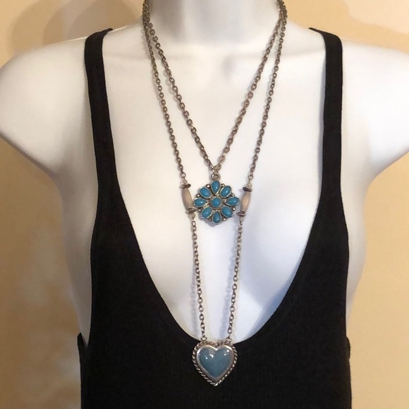 Bundle lot 2 flower and heart necklaces romantic statement - Picture 2 of 4